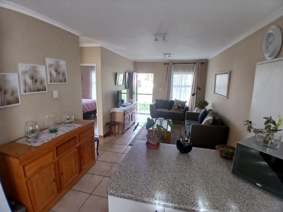 To Let 2 Bedroom Property for Rent in Guldenland Western Cape